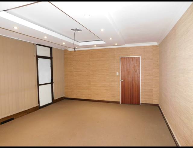 127M² OFFICE TO LET IN FERNDALE